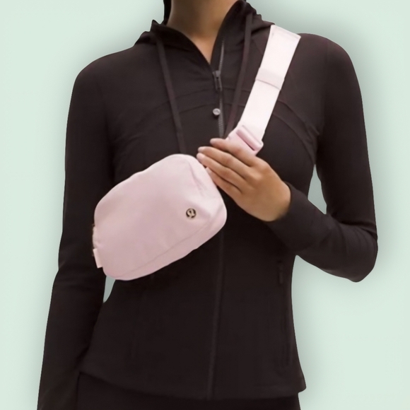 Lululemon (NWT) Everywhere 1L Belt Bag -Blush Pink - Picture 2 of 8